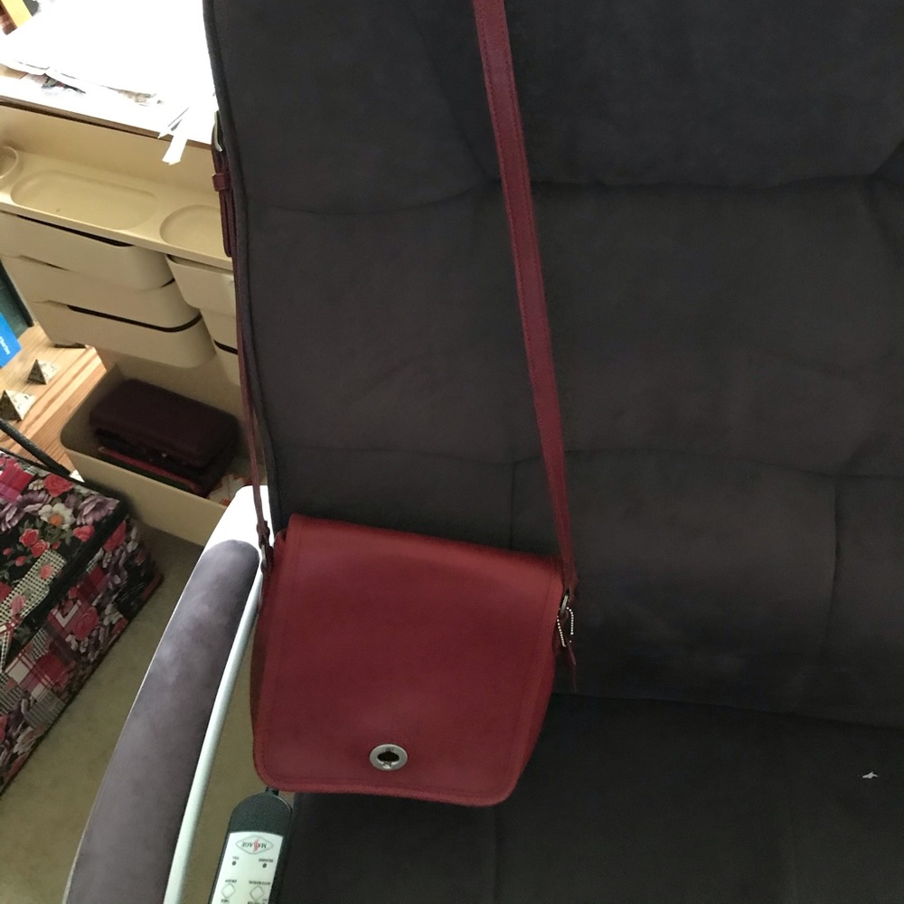 🛍Vt red leather coach crossbody make an offer🛍 - Picture 2 of 7